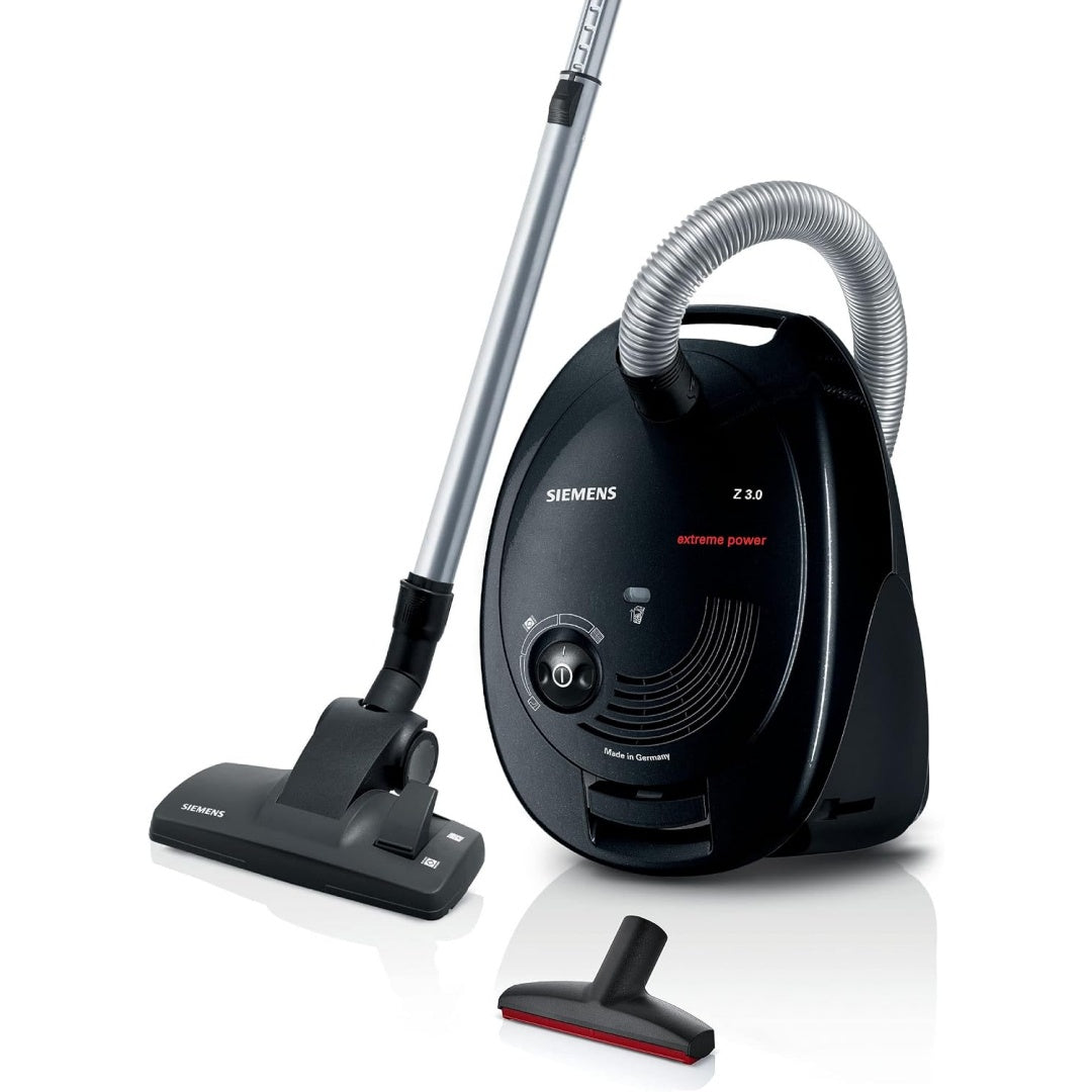Aspirateur de sol sur roues, coloris noir et gris, avec une contenance annoncee de 41 l