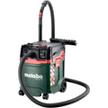 Cet aspirateur au format traineau combine une contenance annoncee de 30 l et une fonction soufflerie