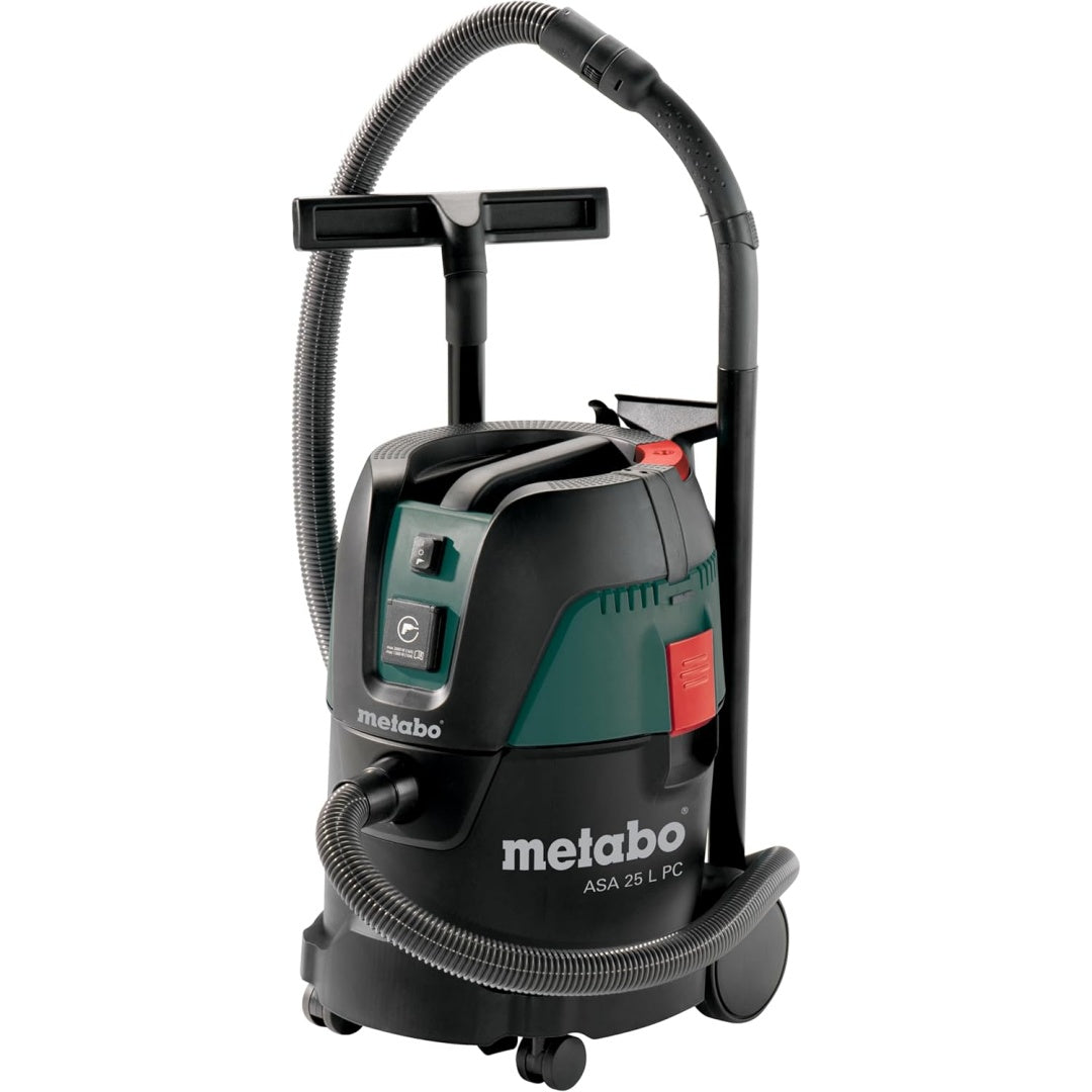 Aspirateur de sol sur roues associant une puissance annoncee de 1200 W et une contenance annoncee de 25 l