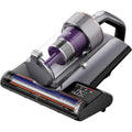 Cet aspirateur a main associe le nettoyage des tissus et un eclairage de la zone de travail